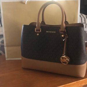 Michaal Kors Large Satchel